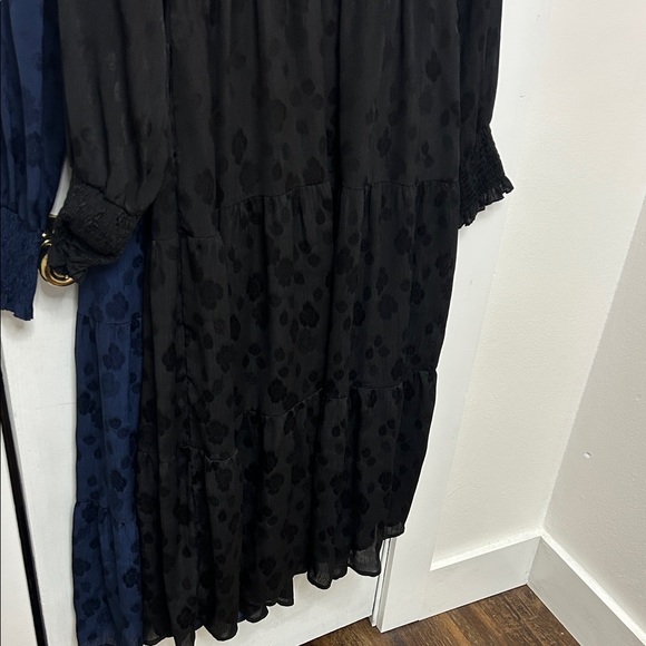Chic Navy Blue & black Midi Dresses - Picture 4 of 5
